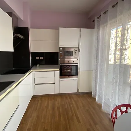 Valeur Penthouse Center * טיראנה